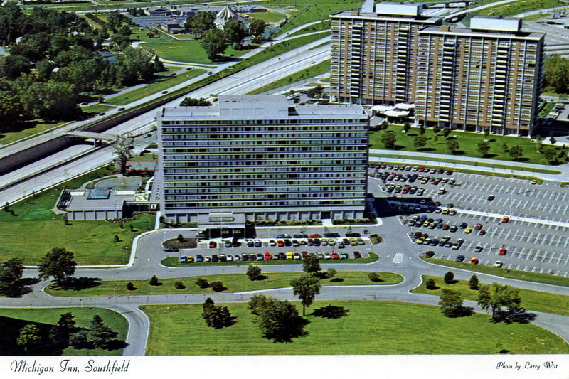 Michigan Inn - Vintage Postcard